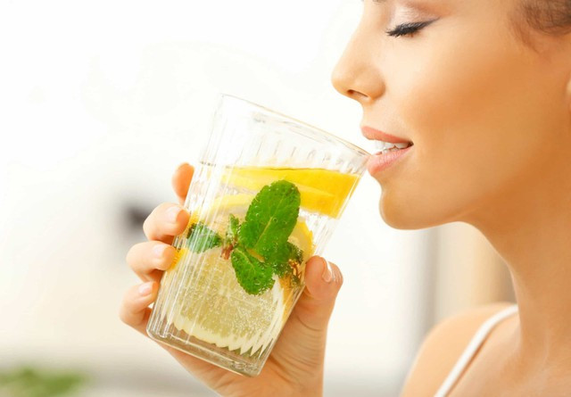 Chanh là loại quả giàu vitamin C. Ảnh: Shutterstock