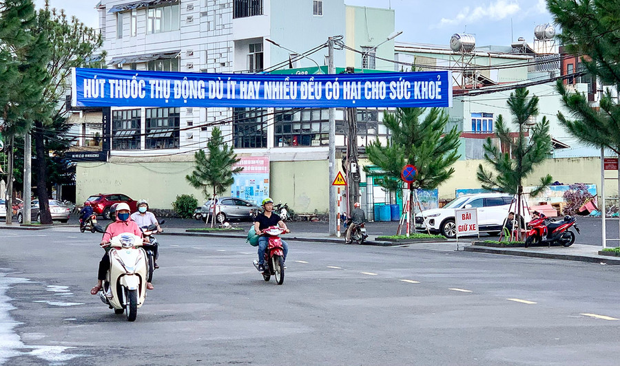 Hút thuốc lá chủ động hay thụ động đều gây hại cho sức khỏe. Ảnh: Như Ý Hút thuốc lá chủ động hay thụ động đều gây hại cho sức khỏe. Ảnh: Như Ý