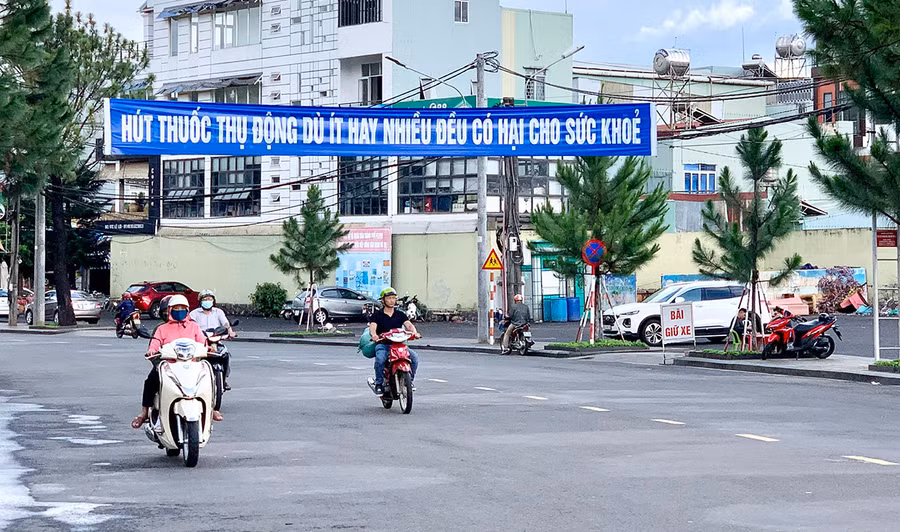 Hút thuốc lá chủ động hay thụ động đều gây hại cho sức khỏe. Ảnh: Như Ý