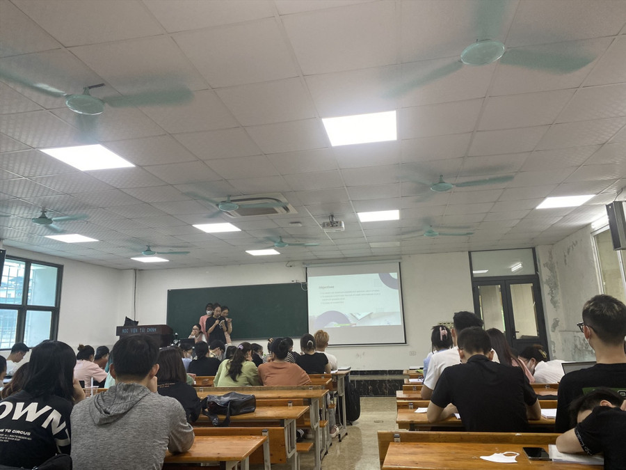 Câu chuyện định hướng nghề nghiệp luôn là chủ đề “nóng” được nhiều sinh viên năm cuối theo học chuyên ngành báo chí tại Hà Nội quan tâm. Ảnh: Thu Giang Câu chuyện định hướng nghề nghiệp luôn là chủ đề “nóng” được nhiều sinh viên năm cuối theo học chuyên ngành báo chí tại Hà Nội quan tâm. Ảnh: Thu Giang