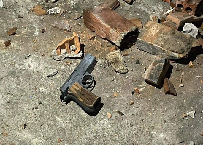 Nổ súng trong đêm ở Khánh Hòa, nhiều người bị thương - Ảnh 2. Hiện trường vụ nổ súng vào khoảng 22 giờ đêm 28-7 - Ảnh: người dân cung cấp