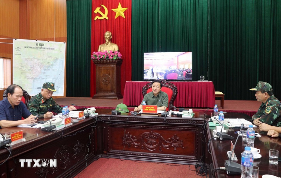 Phó Thủ tướng Trần Hồng Hà chỉ đạo phòng, chống bão tại Sở Chỉ huy tiền phương đóng tại Hải Phòng. (Ảnh: Hoàng Ngọc/TTXVN) Phó Thủ tướng Trần Hồng Hà chỉ đạo phòng, chống bão tại Sở Chỉ huy tiền phương đóng tại Hải Phòng. (Ảnh: Hoàng Ngọc/TTXVN)