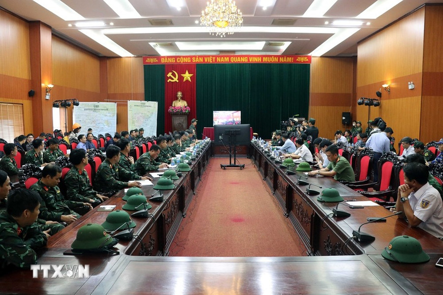 Các lực lượng tại buổi làm việc phòng, chống bão số 3 tại Sở Chỉ huy tiền phương đóng tại Hải Phòng. (Ảnh: Hoàng Ngọc/TTXVN) Các lực lượng tại buổi làm việc phòng, chống bão số 3 tại Sở Chỉ huy tiền phương đóng tại Hải Phòng. (Ảnh: Hoàng Ngọc/TTXVN)