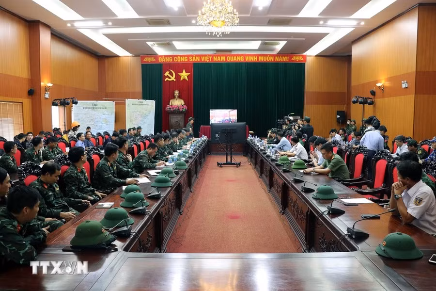 Các lực lượng tại buổi làm việc phòng, chống bão số 3 tại Sở Chỉ huy tiền phương đóng tại Hải Phòng. (Ảnh: Hoàng Ngọc/TTXVN)