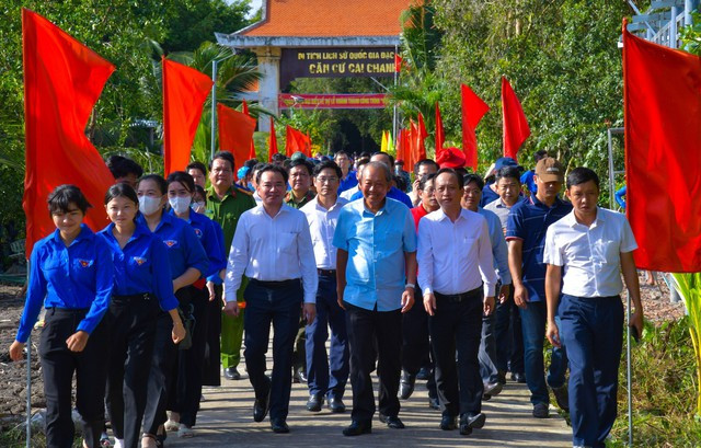Công trình “Đường cờ Tổ quốc” dẫn vào Khu Di tích lịch sử Quốc gia đặc biệt căn cứ Cái Chanh thuộc xã Ninh Thạnh Lợi, huyện Hồng Dân, tỉnh Bạc Liêu. Ảnh: Tỉnh đoàn Bạc Liêu
