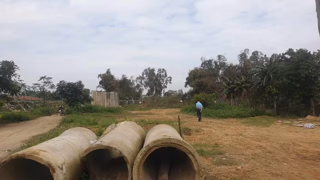 Tới sáng 10-1, thân máy bay và các mảnh vỡ lớn đã được thu dọn, đưa khỏi hiện trường