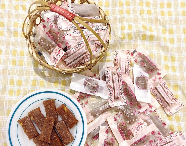 Nhờ khéo tay, Hiền kiếm thêm được tiền triệu trong dịp tết. Ảnh: THU HIỀN Nhờ khéo tay, Hiền kiếm thêm được tiền triệu trong dịp tết. Ảnh: THU HIỀN