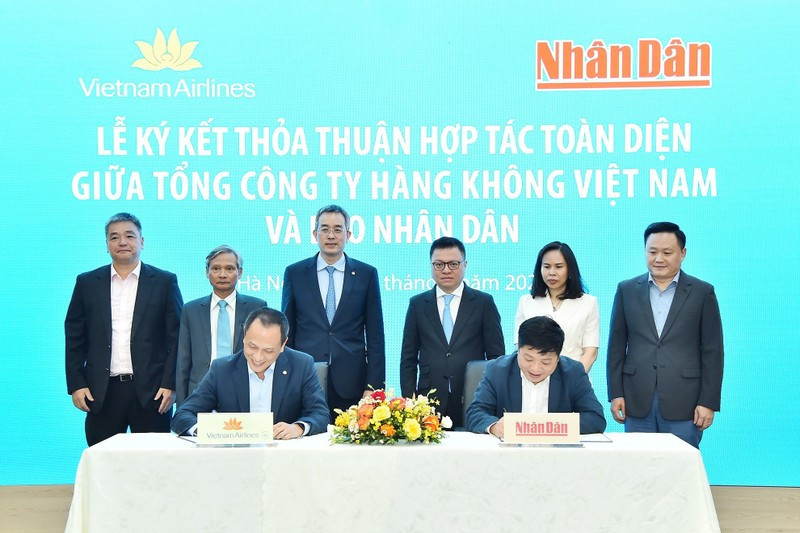Lãnh đạo Báo Nhân Dân và Vietnam Airlines ký thỏa thuận hợp tác toàn diện. Lãnh đạo Báo Nhân Dân và Vietnam Airlines ký thỏa thuận hợp tác toàn diện.