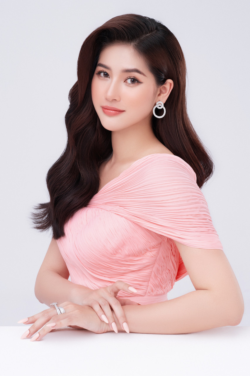 Phạm Hoàng Thu Uyên sinh năm 1997, được biết đến với danh xưng &quot;hoa khôi công nghệ&quot; và đảm nhận vị trí giám đốc của 2 công ty. Người đẹp gốc Hải Phòng được kỳ vọng khi trở lại đường đua nhan sắc sau một năm im ắng. Ảnh: FBNV