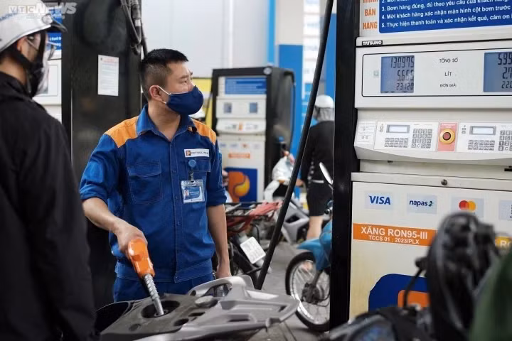 Giá xăng dầu trong nước dự báo giảm nhẹ trong kỳ điều hành ngày mai 3/7 (Ảnh Công Hiếu).