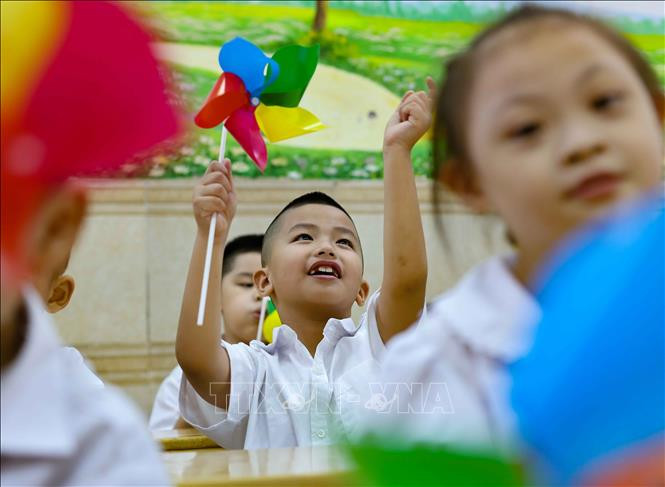 Học sinh hào hứng đón chờ lễ khai giảng năm học mới 2024 - 2025 vào ngày 5/9 tới đây. Ảnh: Thanh Tùng/TTXVN