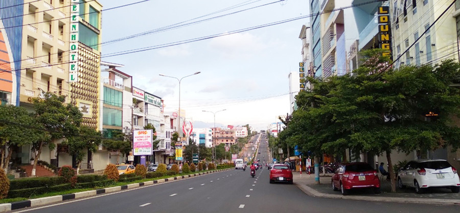 Một góc khu phố mới Hoa Lư-Phù Đổng trên đường Nguyễn Tất Thành. Ảnh: Lê Anh