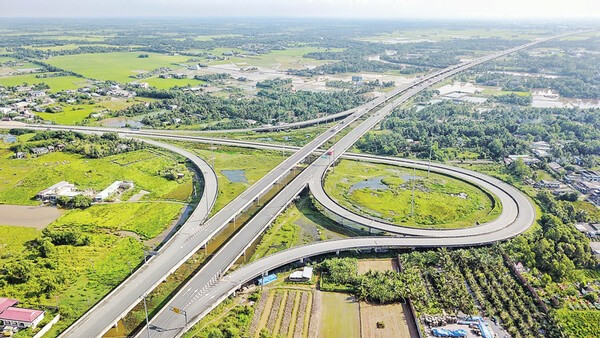 Xây dựng cơ chế, chính sách phát triển các vùng động lực, phát triển các hành lang kinh tế ưu tiên. Ảnh: Minh Quân/LĐO Xây dựng cơ chế, chính sách phát triển các vùng động lực, phát triển các hành lang kinh tế ưu tiên. Ảnh: Minh Quân/LĐO