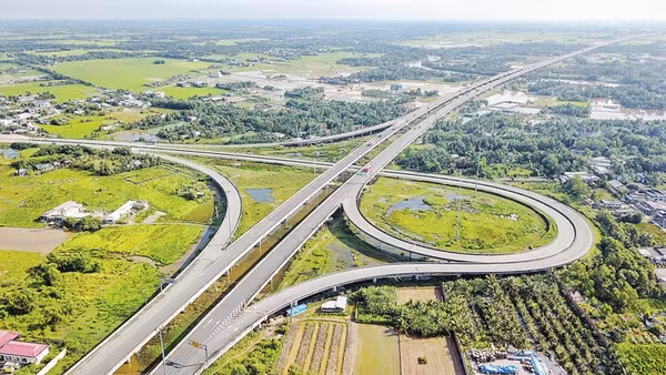 Xây dựng cơ chế, chính sách phát triển các vùng động lực, phát triển các hành lang kinh tế ưu tiên. Ảnh: Minh Quân/LĐO