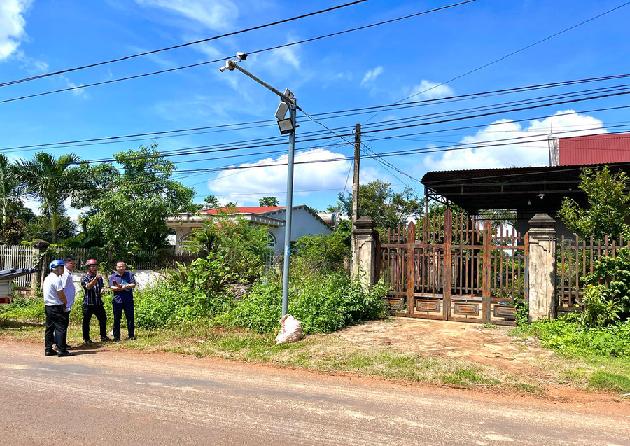 Cùng với mô hình Tổ tự quản ATGT, việc lắp đặt camera giám sát cũng góp phần nâng cao ý thức người dân trong việc chấp hành tốt các quy định về ATGT. Ảnh: Minh Phương