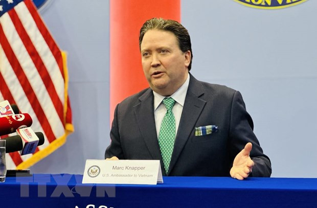 Đại sứ Hoa Kỳ Marc Knapper thông tin với báo chí về chuyến thăm của Tổng thống Joe Biden tới Việt Nam. (Ảnh: Việt Đức/TTXVN) Đại sứ Hoa Kỳ Marc Knapper thông tin với báo chí về chuyến thăm của Tổng thống Joe Biden tới Việt Nam. (Ảnh: Việt Đức/TTXVN)