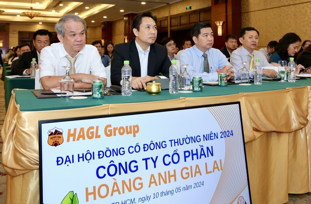 Bầu Đức và các lãnh đạo HAGL tại đại hội đồng cổ đông thường niên 2024 - Ảnh: HAGL Bầu Đức và các lãnh đạo HAGL tại đại hội đồng cổ đông thường niên 2024 - Ảnh: HAGL