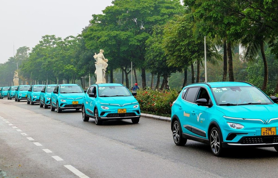 Giai đoạn đầu, Taxi Xanh SM sẽ đưa vào vận hành 500 xe VF e34 và 100 xe VF 8 tại Hà Nội. (Ảnh: Việt Hùng/Vietnam+) Giai đoạn đầu, Taxi Xanh SM sẽ đưa vào vận hành 500 xe VF e34 và 100 xe VF 8 tại Hà Nội. (Ảnh: Việt Hùng/Vietnam+)