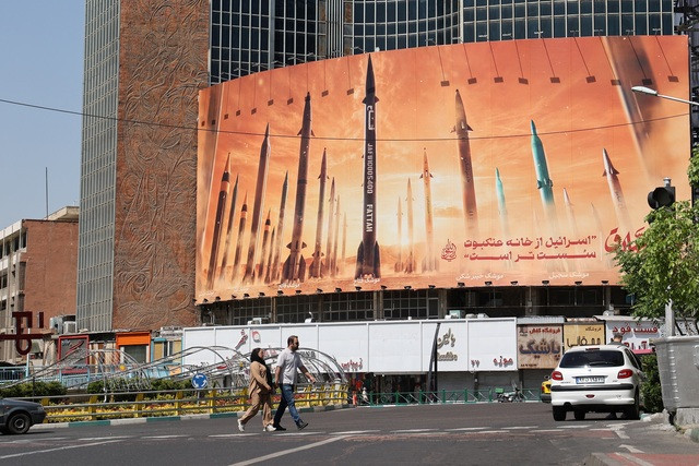 Một con đường ở thủ đô Tehran - Iran hôm 19-4. Ảnh: Reuters Một con đường ở thủ đô Tehran - Iran hôm 19-4. Ảnh: Reuters