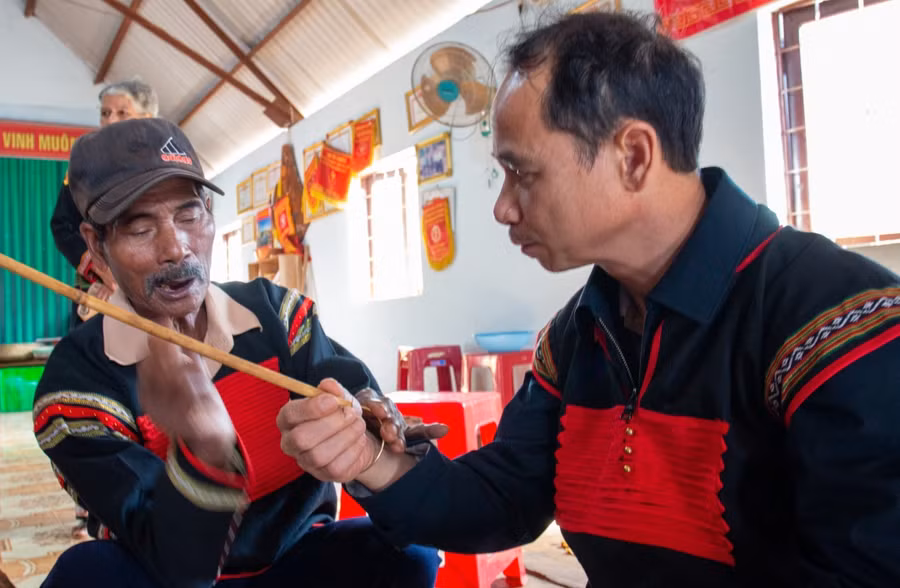 Năm nay, cùng với lễ cúng bến nước, người Êđê ở buôn Năng thực hiện lễ cúng sức khỏe cho một vị khách quý của buôn.