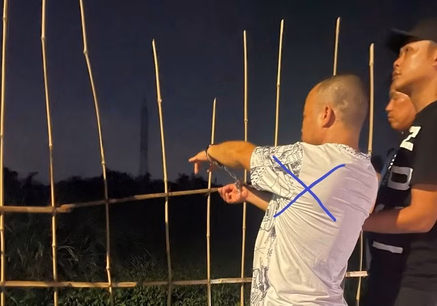 HHT, người bị tình nghi liên quan đến cái chết của cô gái trong bao tải tại khu vực thực nghiệm điều tra.