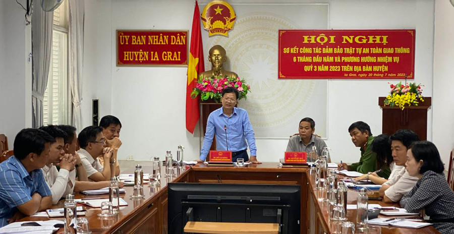 Quang cảnh hội nghị sơ kết công tác đảm bảo TTATGT 6 tháng đầu năm 2023 trên địa bàn huyện Ia Grai. Ảnh: Phương Lộc