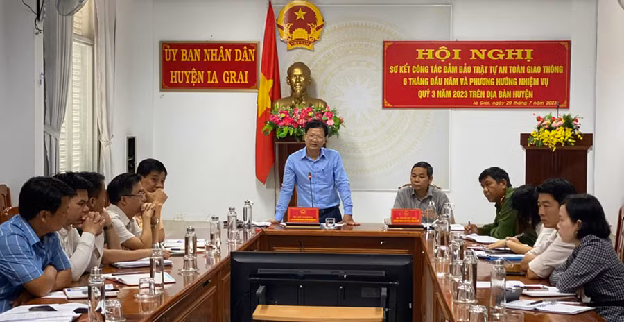 Quang cảnh hội nghị sơ kết công tác đảm bảo TTATGT 6 tháng đầu năm 2023 trên địa bàn huyện Ia Grai. Ảnh: Phương Lộc