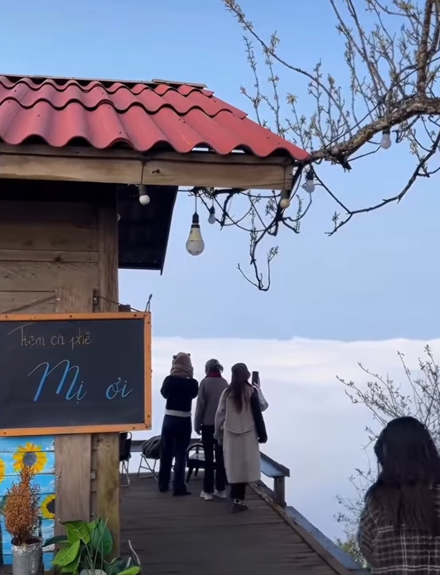 Hình ảnh tại tiệm cà phê Mị Ơi xuất hiện trong một clip trên mạng xã hội Douyin (Trung Quốc). CHỤP MÀN HÌNH