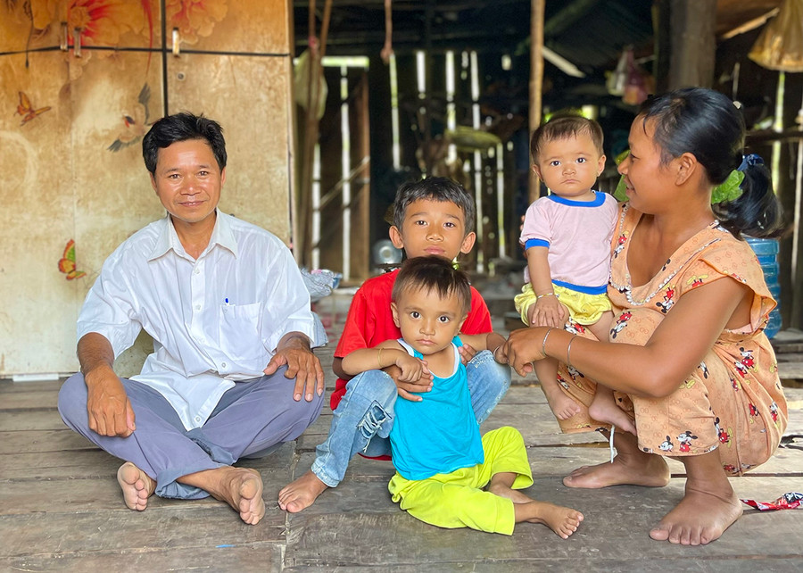 Gia đình ông Kpă Thùy không có đất ở, phải xây nhà tạm trên phần đất của anh trai. Ảnh: M.N Gia đình ông Kpă Thùy không có đất ở, phải xây nhà tạm trên phần đất của anh trai. Ảnh: M.N