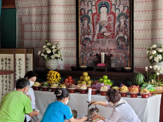 Một ngôi chùa ở Hàn Quốc làm lễ Vu lan. Một ngôi chùa ở Hàn Quốc làm lễ Vu lan.