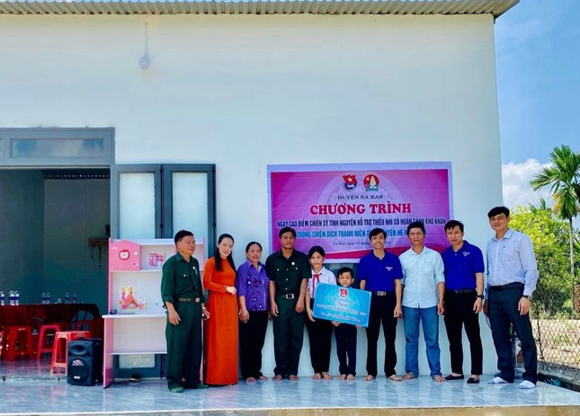 Huyện Đoàn, Hội đồng Đội huyện Ea Kar, bàn giao nhà nhân ái cho gia đình các học sinh có hoàn cảnh khó khăn về nhà ở Huyện Đoàn, Hội đồng Đội huyện Ea Kar, bàn giao nhà nhân ái cho gia đình các học sinh có hoàn cảnh khó khăn về nhà ở