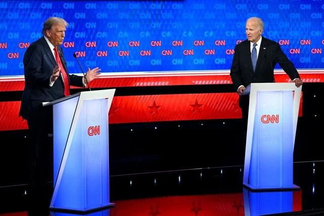 Tổng thống Mỹ Joe Biden và cựu Tổng thống Donald Trump tham gia cuộc tranh luận tổng thống đầu tiên của cuộc bầu cử năm 2024 tại trường quay của CNN ở thành phố Atlanta thuộc bang Georgia (Mỹ) ngày 27.6. Ảnh: AFP Tổng thống Mỹ Joe Biden và cựu Tổng thống Donald Trump tham gia cuộc tranh luận tổng thống đầu tiên của cuộc bầu cử năm 2024 tại trường quay của CNN ở thành phố Atlanta thuộc bang Georgia (Mỹ) ngày 27.6. Ảnh: AFP