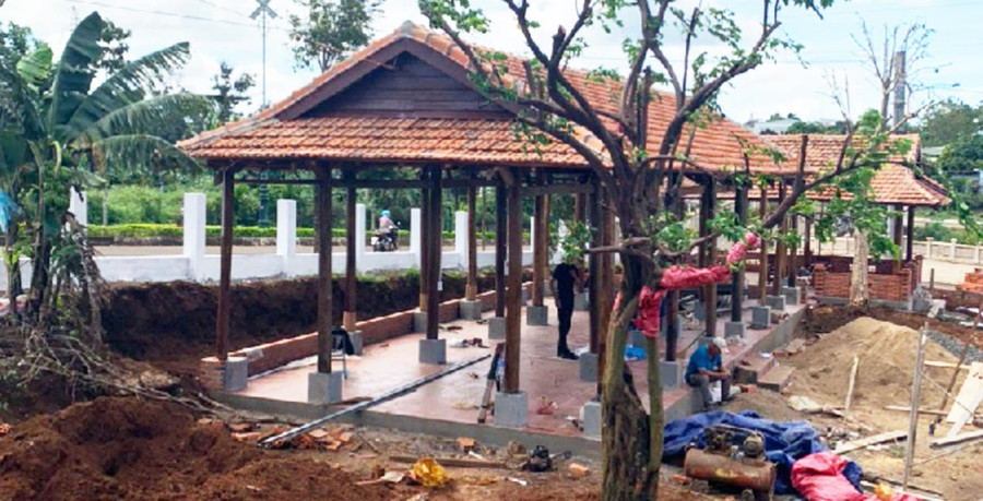 Quán cà phê xây dựng trái phép trên đất trồng cây lâu năm của bà Trần Thị Hạnh (tổ dân phố 7, thị trấn Chư Sê). Ảnh: Lê Anh Quán cà phê xây dựng trái phép trên đất trồng cây lâu năm của bà Trần Thị Hạnh (tổ dân phố 7, thị trấn Chư Sê). Ảnh: Lê Anh