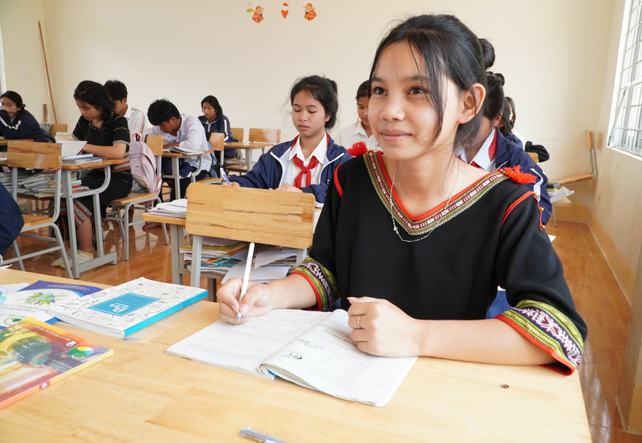 Y Đai luôn tập trung trong học tập. Ảnh: V.T Y Đai luôn tập trung trong học tập. Ảnh: V.T