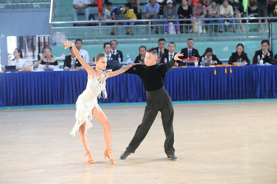 Một tiết mục dự thi tại Giải Vô địch Khiêu vũ thể thao tỉnh Gia Lai mở rộng lần thứ V. Ảnh: L.V.N Một tiết mục dự thi tại Giải Vô địch Khiêu vũ thể thao tỉnh Gia Lai mở rộng lần thứ V. Ảnh: L.V.N