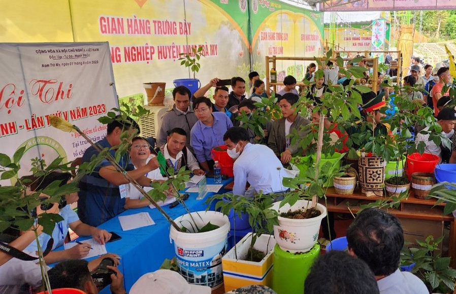 Lễ hội Sâm Ngọc Linh 2023 (Từ ngày 1-3.8) tại huyện Nam Trà My, Quảng Nam thu hút đông đảo du khách tham gia. Ảnh Hoàng Bin Lễ hội Sâm Ngọc Linh 2023 (Từ ngày 1-3.8) tại huyện Nam Trà My, Quảng Nam thu hút đông đảo du khách tham gia. Ảnh Hoàng Bin