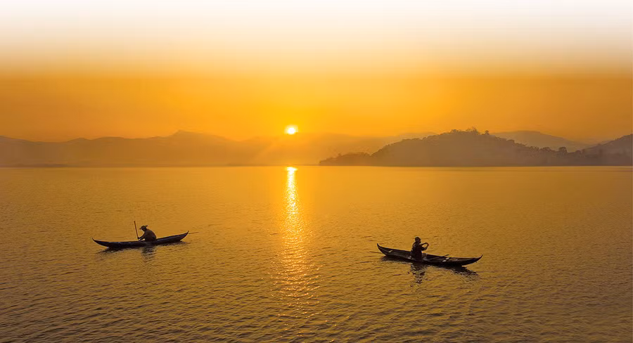 Ngày mới trên hồ Lak (huyện Lak, tỉnh Đak Lak). Ảnh: Phan Nguyên Ngày mới trên hồ Lak (huyện Lak, tỉnh Đak Lak). Ảnh: Phan Nguyên