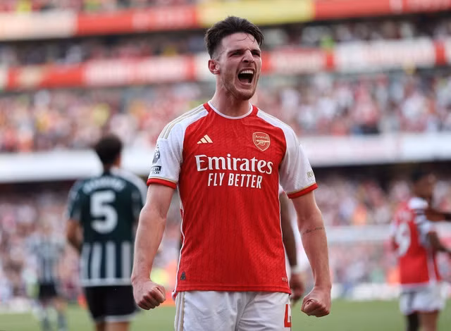 Declan Rice chứng tỏ giá trị bằng bàn thắng ở phút 90+6. Ảnh: REUTERS