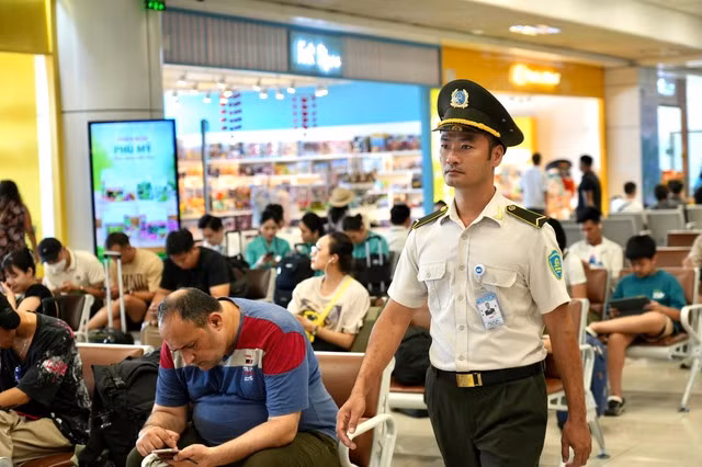 Ngành hàng không áp dụng biện pháp kiểm soát an ninh hàng không tăng cường cấp độ 1 trong thời gian tổ chức tang lễ Tổng Bí thư Nguyễn Phú Trọng. Ảnh: Phan Công