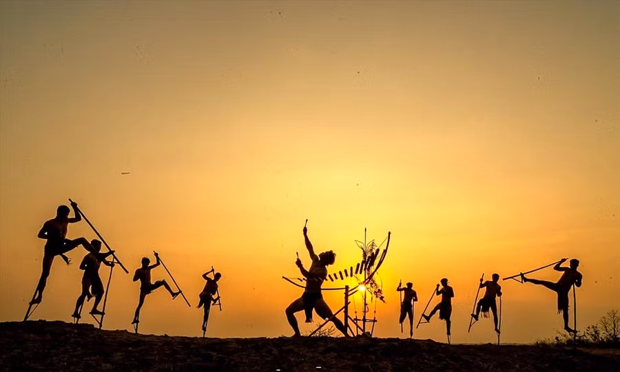 Không chỉ trong thi đấu thể thao, cà kheo còn thể hiện sự mạnh mẽ, khéo léo của người đàn ông trong những tấm ảnh nghệ thuật. Ảnh: Nguyễn Linh Vinh Quốc Không chỉ trong thi đấu thể thao, cà kheo còn thể hiện sự mạnh mẽ, khéo léo của người đàn ông trong những tấm ảnh nghệ thuật. Ảnh: Nguyễn Linh Vinh Quốc