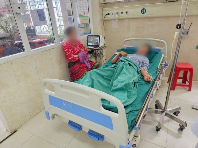 Anh Vừ Mí Sính bị thương phần đầu, ngực, mặt, bụng, căng tức 2 chi dưới. Anh Vừ Mí Sính bị thương phần đầu, ngực, mặt, bụng, căng tức 2 chi dưới.