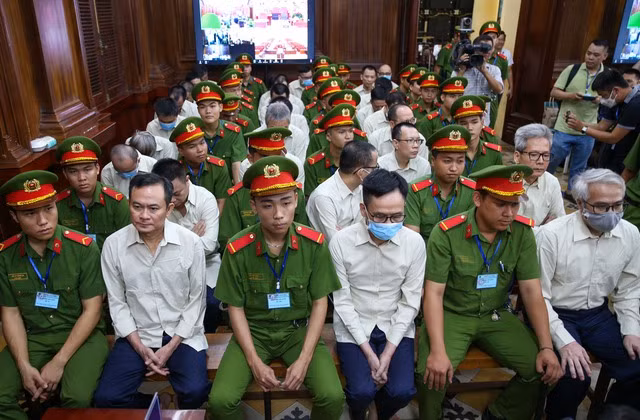 Các bị cáo tại tòa Ảnh: Hoàng Triều