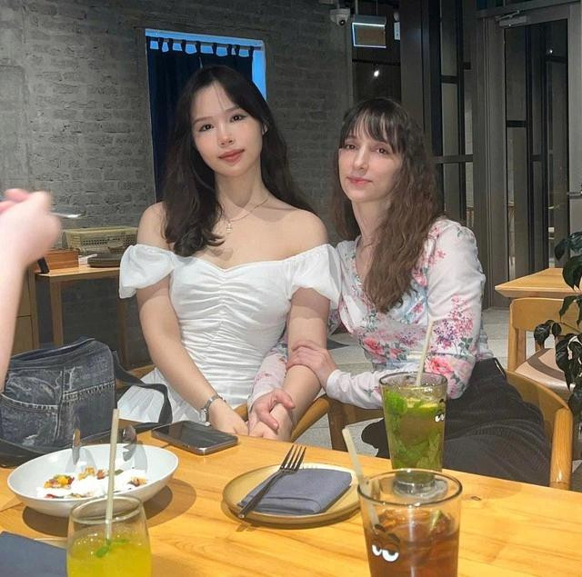 Lưu Diệu Hương Maia và mẹ có tên Oksana Pavliuchenko. Ảnh NVCC Lưu Diệu Hương Maia và mẹ có tên Oksana Pavliuchenko. Ảnh NVCC
