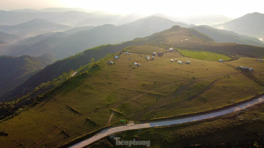 Nằm cách trung tâm TP. Quảng Ngãi (tỉnh Quảng Ngãi) khoảng 60 km về phía tây nam, Bùi Hui là một thảo nguyên mênh mông nằm trên độ cao gần 700 m so với mặt nước biển. Ảnh: GREENCAMP.