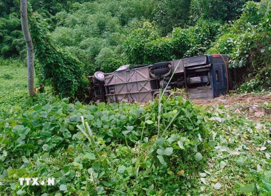 Hiện trường vụ tai nạn. (Ảnh: TTXVN phát) Hiện trường vụ tai nạn. (Ảnh: TTXVN phát)