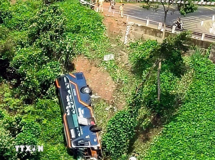 Hiện trường vụ tai nạn. (Ảnh: TTXVN phát) Hiện trường vụ tai nạn. (Ảnh: TTXVN phát)