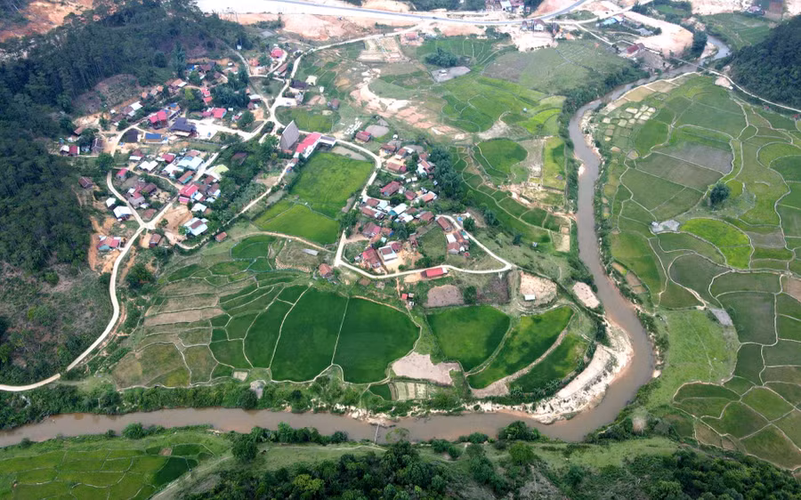 Kon Pring sở hữu cảnh quan thiên nhiên hữu tình với đồi núi, rừng cây, sông suối thơ mộng