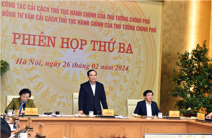 Phó Thủ tướng Trần Lưu Quang ghi nhận, đánh giá cao nỗ lực của các thành viên Tổ công tác và Hội đồng tư vấn về những kết quả đã đạt được trong cải cách TTHC trên các lĩnh vực trong năm 2023. Ảnh: VGP/Hải Minh Phó Thủ tướng Trần Lưu Quang ghi nhận, đánh giá cao nỗ lực của các thành viên Tổ công tác và Hội đồng tư vấn về những kết quả đã đạt được trong cải cách TTHC trên các lĩnh vực trong năm 2023. Ảnh: VGP/Hải Minh