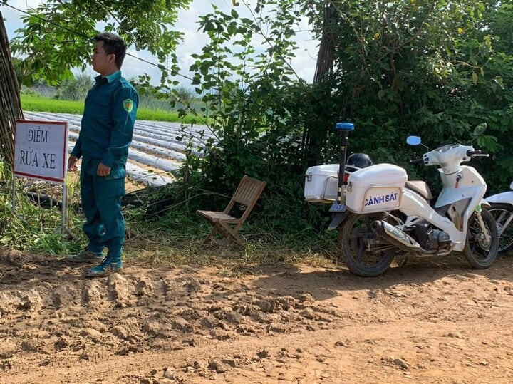 Điểm rửa xe ngay đầu đường Nguyễn Văn Linh. Điểm rửa xe ngay đầu đường Nguyễn Văn Linh.