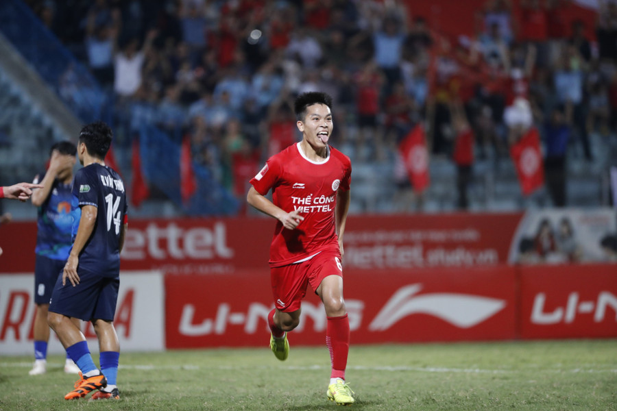 Hữu Thắng lập công. Ảnh: MINH TÚ